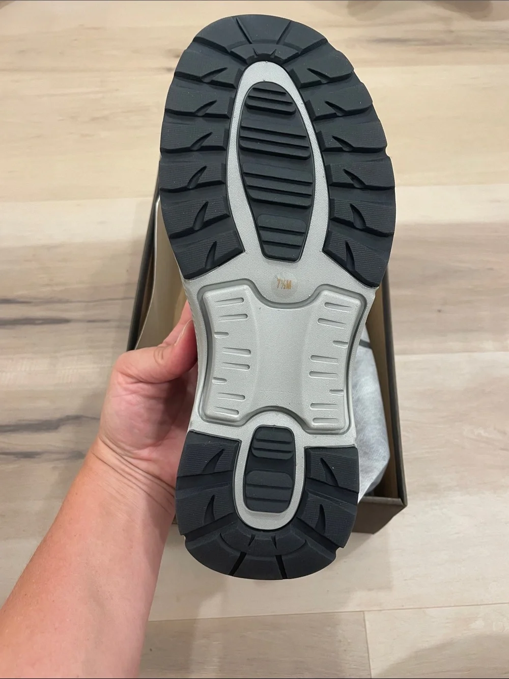 NWT Cestfini Men's Casual Walk Shoe in Black and Grey